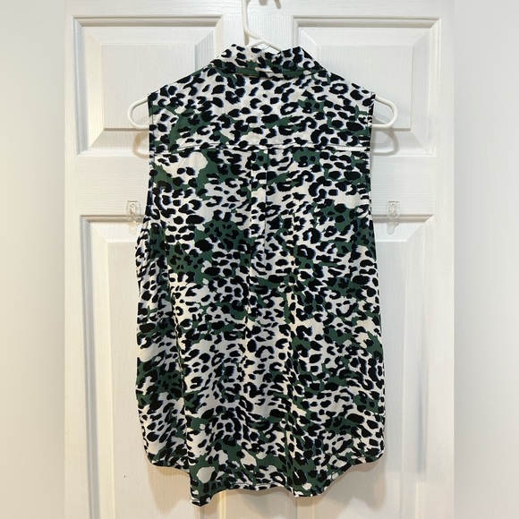 NWT Beach Lunch Lounge Janera Animal Print Top Size M Button Down Front Knot - Picture 2 of 8